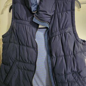 Woman's American Eagle puffer vest